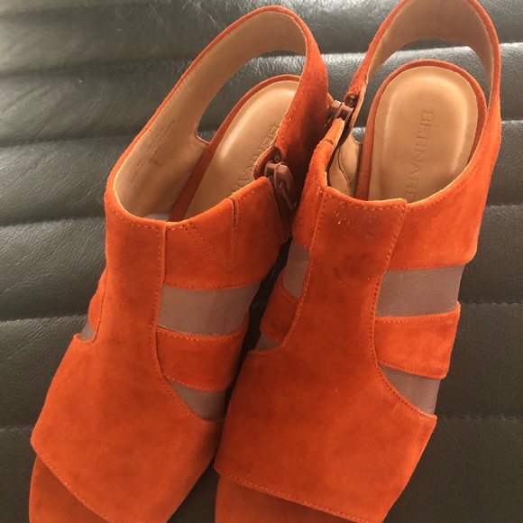 Anthropologie Bernardo suede peep toe wooden heel - Picture 3 of 4